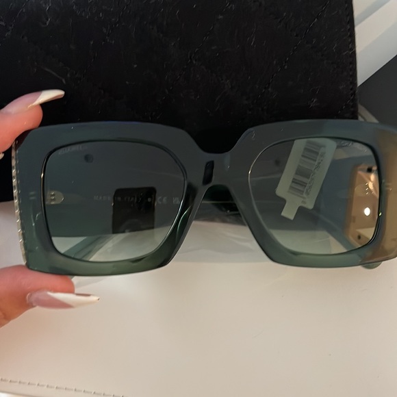 Brand new green Chanel sunglasses. - Picture 3 of 10